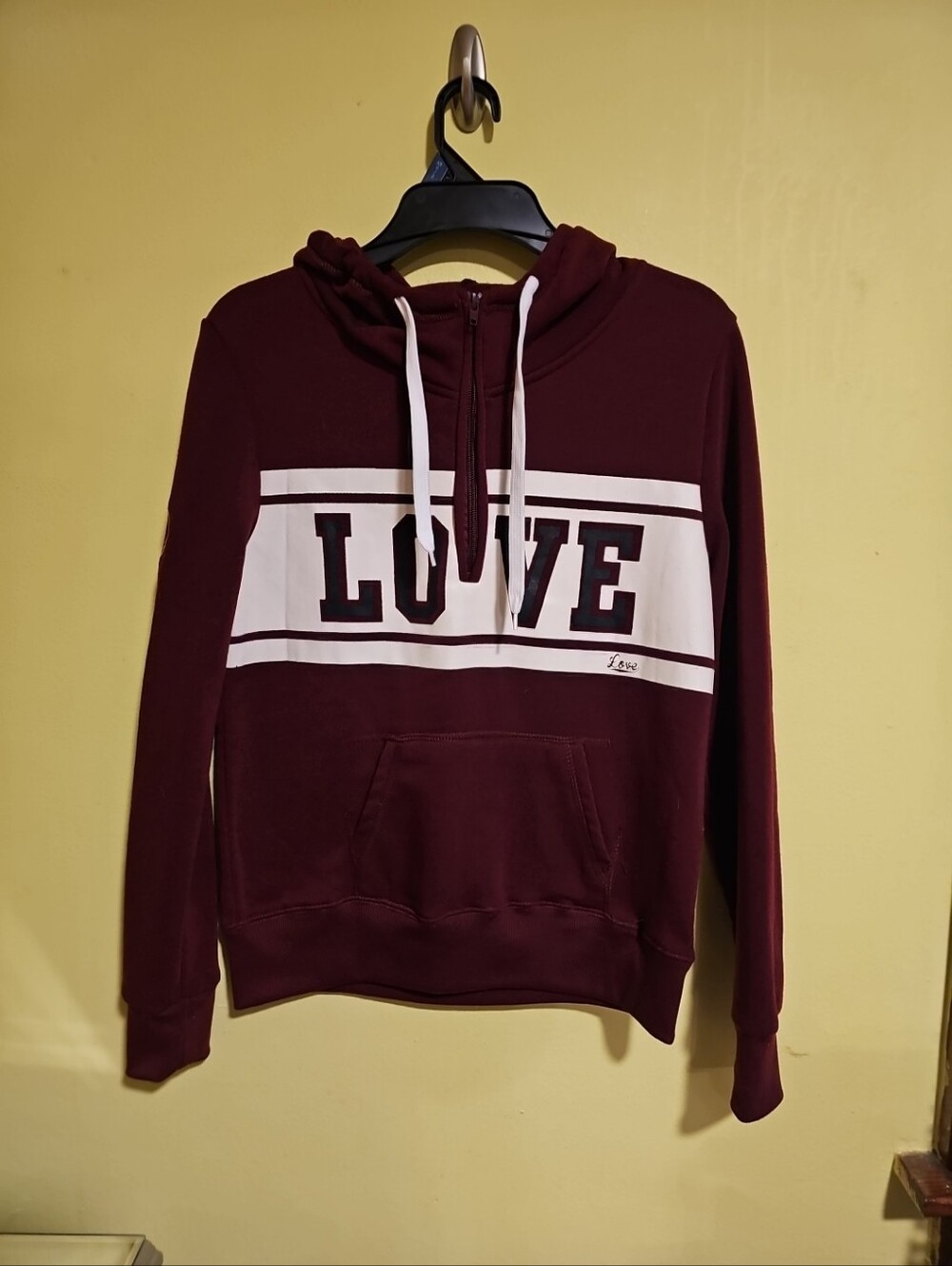 Roma Concept Juniors Size Medium "LOVE" Maroon Sweatshirt Hoodie Partial Zip